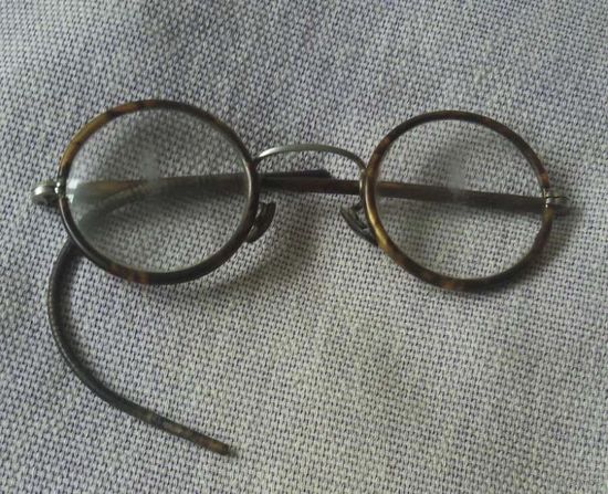 Старинные очки.