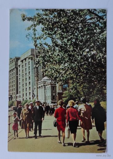 Почтовая карточка 1965 г. "Москва. На проспекте Маркса". Фото Д. Бальтерманца.