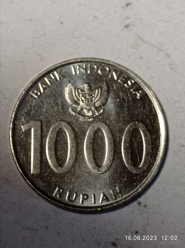Индонезия 1000 рупий 2010 года .