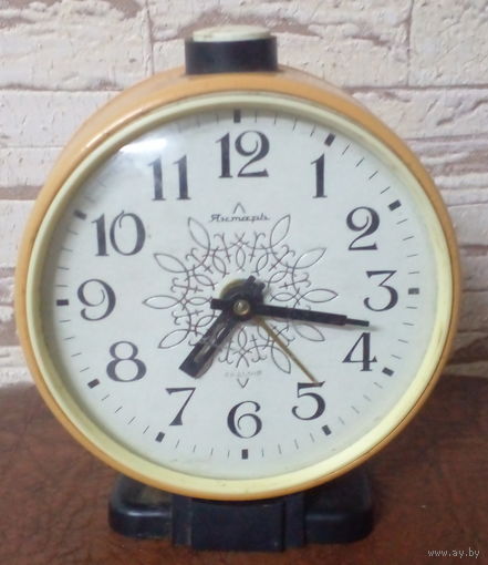 Часы будильник янтарь