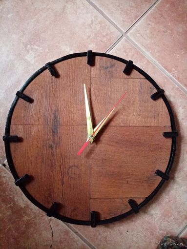 Часы настенные кварц, диаметр 28см, дуб металл ковка