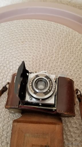 Старенький фотоаппарат  КОДАК