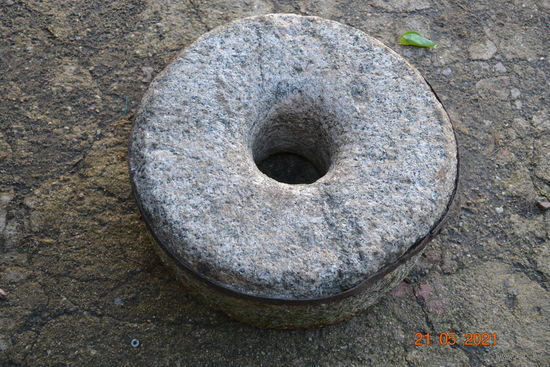 Каменный жернов