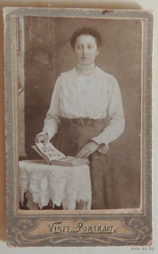Фото "Дама с книгой", до 1917 г.