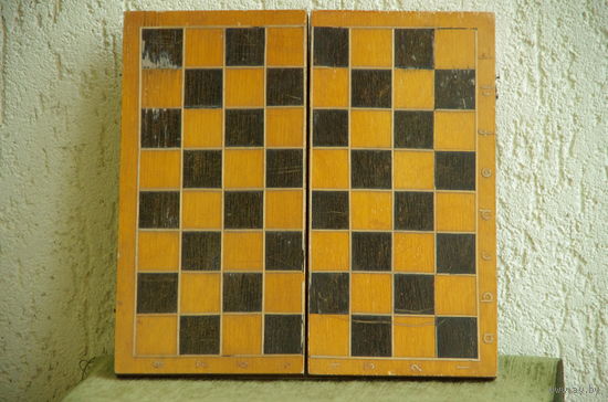 Шахматная  доска  ((29,5 х 29,5 )