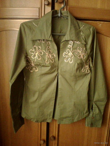 Блуза с вышивкой46 р,хлопок100%,стрейч.
