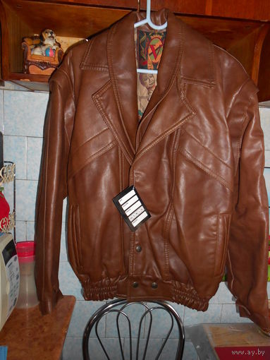 Куртка кожаная мужская размер 50-52 , рукава отстегиваются. Италия.