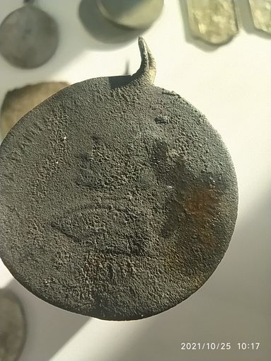 Старый образок медальон иконка католическая лот 12 размер примерно высота  2,7 см на 2,2 см сплав или медь бронза латунь ушко целое лот 2