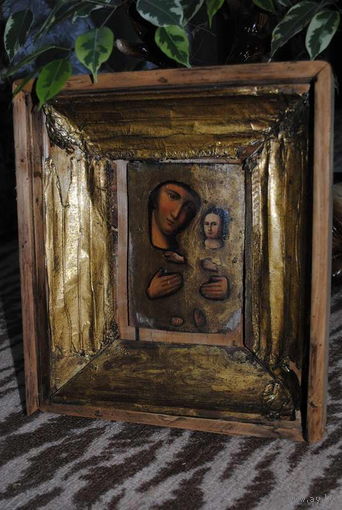 Старинная ИКОНА "Богородица с Младенцем" 19 век. Дерево/масло и уцелевшие остатки фольги, да киота!