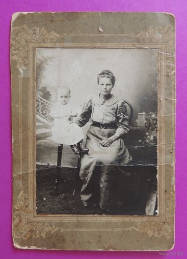 Фото кабинет-портрет "Мать и ребенок", до 1917 г.