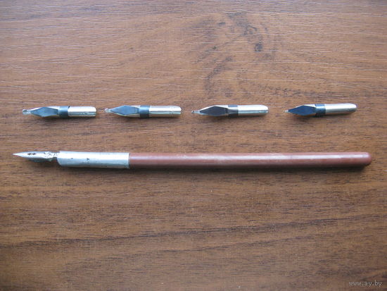 Старая перьевая ручка с перьями 2