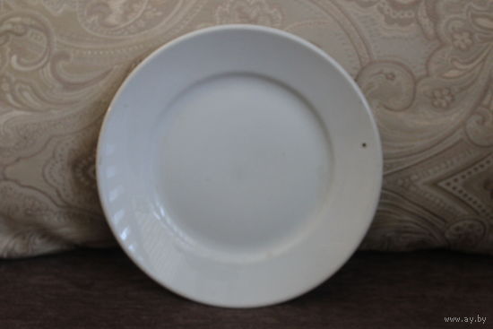 Фарфоровая тарелка, Германия, 1936 год, диаметр 21.3 см., для вторых блюд, состояние на фото.