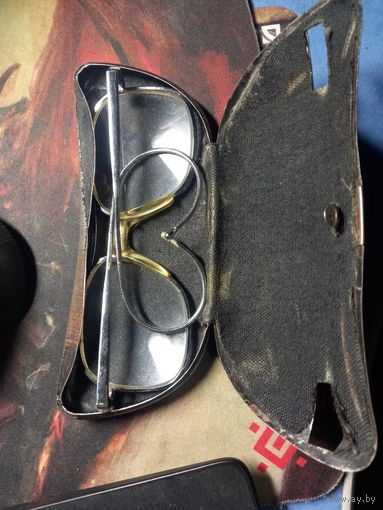 Старинные очки Menrad Германия 30-40 е года в металлическом футляре торг разумен