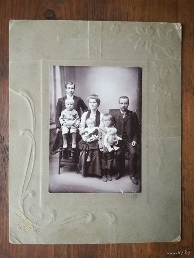 Фото семейное большого размера на картоне, г. Москва, фотограф Копытов