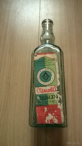 Бутылочка от уксусной эссенции треугольная (СССР, 1960-е года) зеркальная этикетка