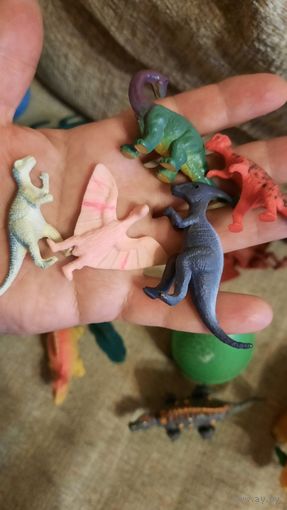 Набор мелких фигурок  динозавров