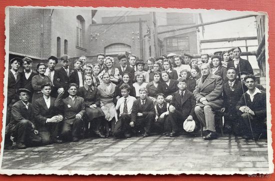 Фото группы молодежи. 1930-е. 8.5х14 см.