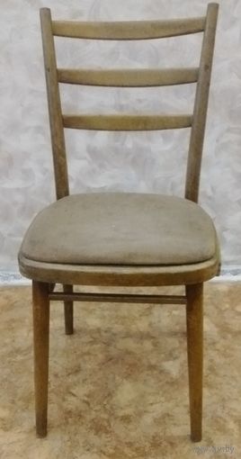 Старый стул из Чехословакии под реставрацию.