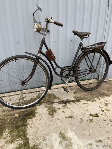 Ещё один женский велосипед ЛВЗ-более ранний-1948-1955-см.латунную эмблему! Задний обод с маслёнкой,тормозной рычаг рожковый.