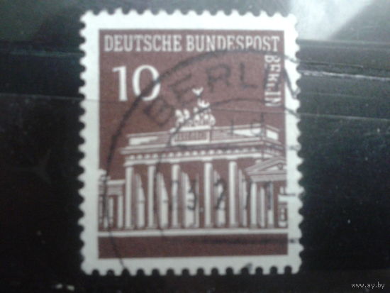 Берлин 1966 стандарт Бранденбургские ворота Михель-0,3 евро гаш.