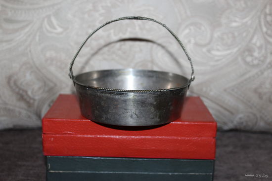 Мельхиоровая ёмкость, конфетница, времён СССР, диаметр 12 см.