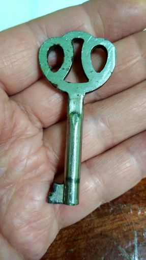 Ключ в старый шкаф.