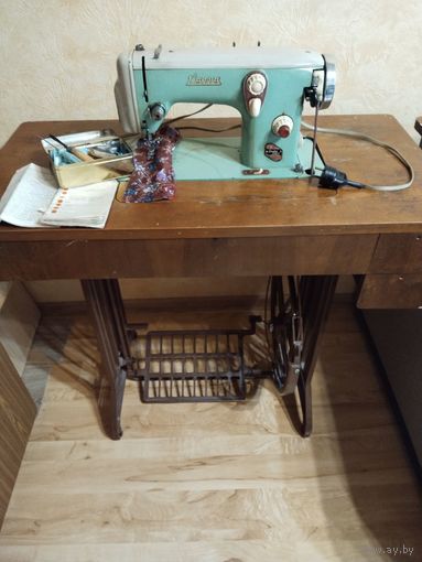 Швейная машинка 236-1