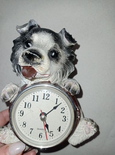 Собачка статуэтка - часы.