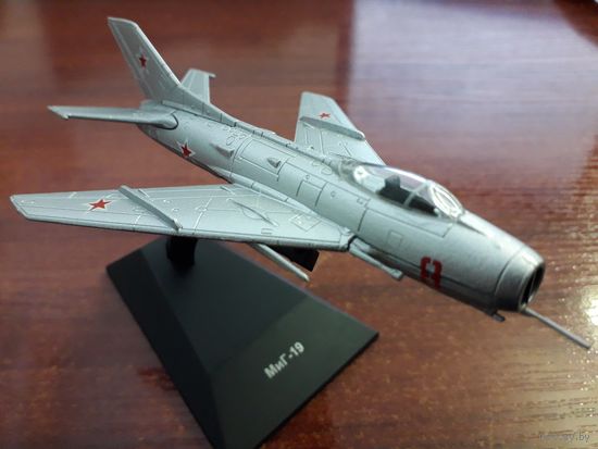 Авиа "МиГ-19" ("Легендарные самолёты"). Журнал прилагается.