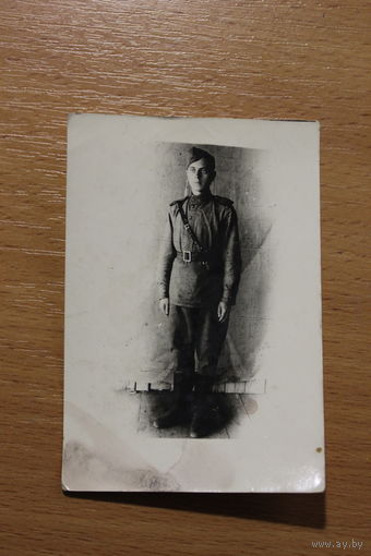 Фото солдата 1946 года, размер 9.5*6.5 см.