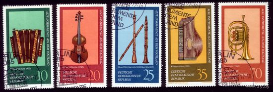 5 марок 1977 год ГДР Музыкальные инструменты 2224-2228