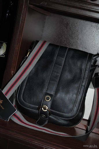 Женская сумка David Jones из высококачественного кожзама, подкладка 100% хлопок, pазмеры: 26см-ширина,30см-высота.  Коллекция осень-зима 2012г., цвет: серый, состояние, как новое.