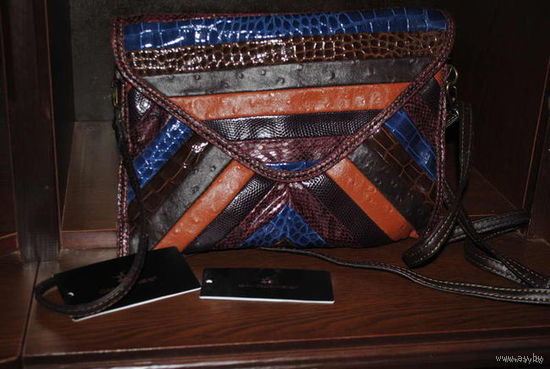 Женская сумка David Jones из высококачественного кожзама, подкладка 100% хлопок, pазмеры: 28см-ширина,20см-высота. Коллекция лето-весна 2012г., цвет: как на фото, состояние, как новое.