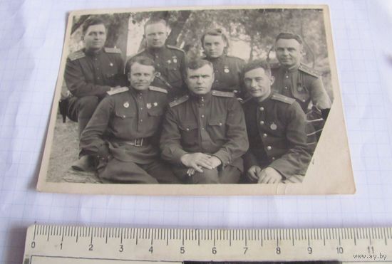 Редкое 40 групповое фото-2 военных 1943 ношение наград