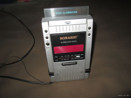 Радио-часы-будильник Sonashi.С рубля.