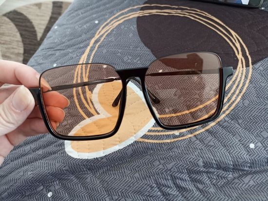 Солнцезащитные очки с оригинальной оправой