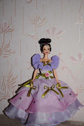 Продам новое ПЛАТЬЕ для куклы Барби: "ПРИНЦЕССА" - машинный самошив, сидит весьма аккуратно. Сама кукла, как и её головной убор в стоимость не входят. Пересыл по почте платный!
