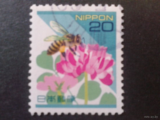 Япония 1997 цветок, пчела