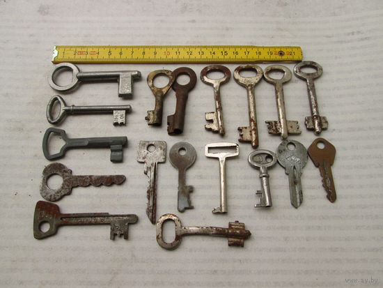 Ключи старинные .Цена за все