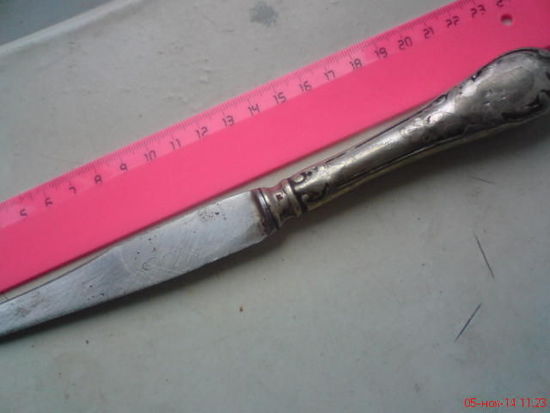 Нож с посеребренной мельхиоровой ручкой