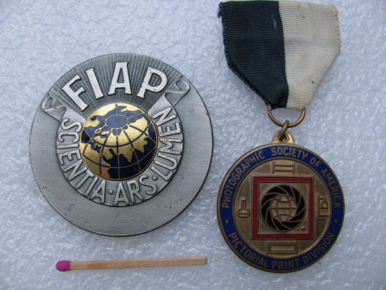 Медали фотоконкурса FIAP (1983) и Monochrome Photography Awards (1984) вручались Сергею Павленко