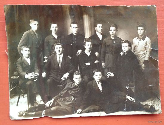 Фото группы молодежи. 1920-30-е. 12х17 см