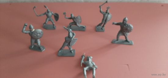 Советские солдатики рыцари средневековые войны игрушка ссср. Все на фото.