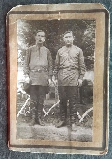 Фото двух мужчин (казаков). До 1917 г. 9х13.5 см