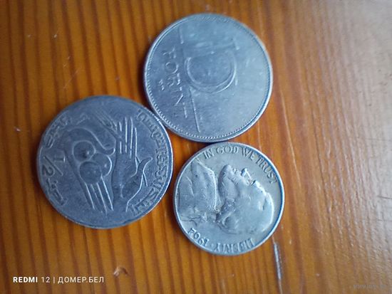 Тунис пол динара 1996,США 10 центов 1962, Венгрия 10 форинтов 2006 -91