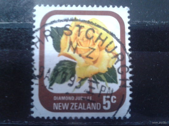 Новая Зеландия 1975 Желтая роза 5с