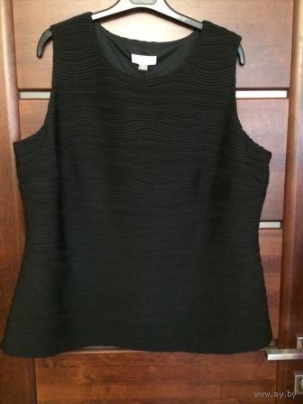 Фирменная блуза на 56-58 размер Calvin Klein, оригинал, новая. Блуза выполнена из интересной ткани с объемным рисунком, фактурными полосками. Блуза на плотной подкладке, за счет объемности ткани не об