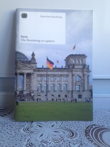 Книга на английском языке. Немецкий бундестаг. Deutsher Bundestag.