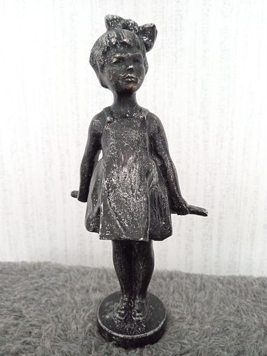 Девочка с палкой, з-д. Монументскульптура Ленинград 1962г автор Бельский