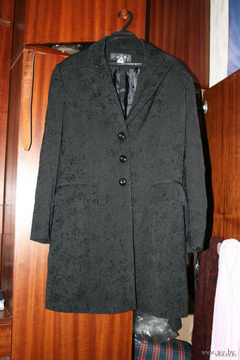 Чёрный пиджак с "набитыми" узорами